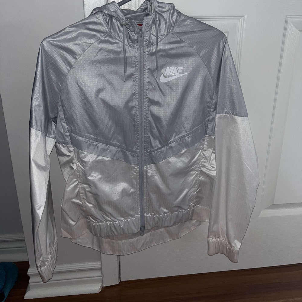 Nike women’s windbreaker